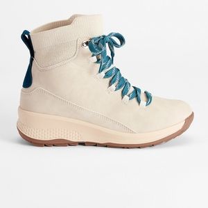 NWT Maurices Addie Hybrid Hiker Boot Size 11